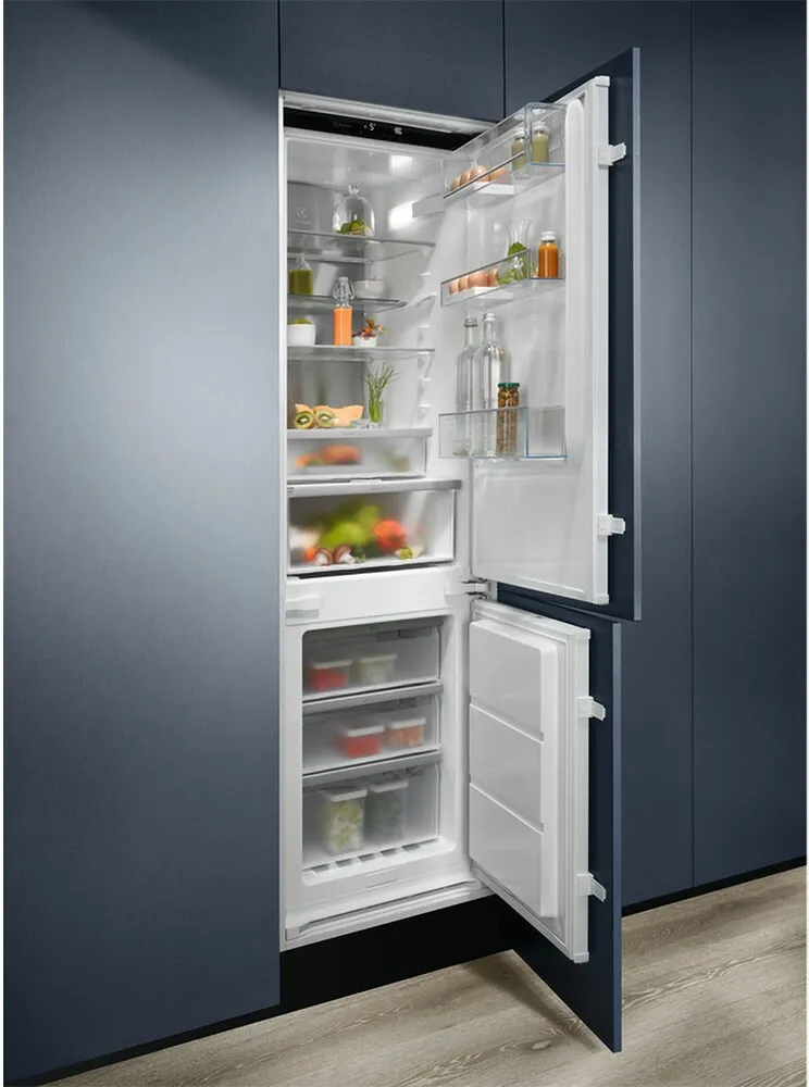 ELECTROLUX LNC8ME18S NO FROST SERIES 800 BUILT-IN REFRIGERATOR - 4