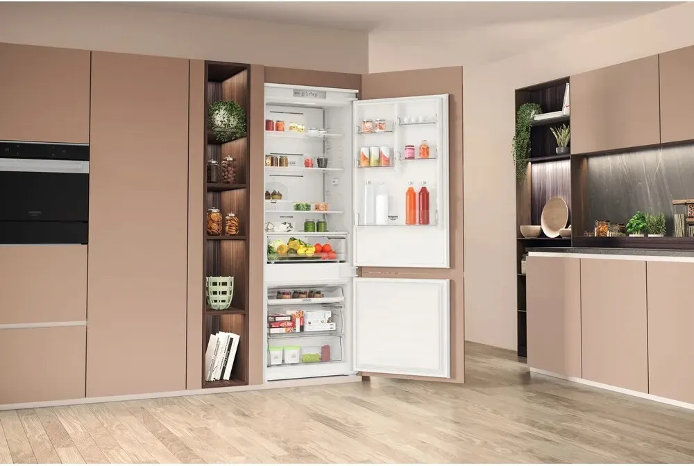 FRIGORIFER HOTPOINT ARISTON HA SP70 T111  NO FROST  71 x 194 CM INCASO